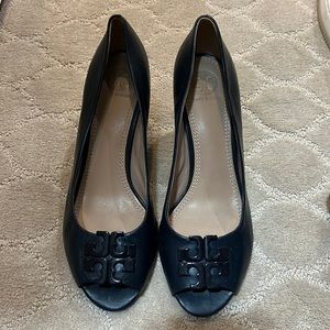 Peep toe Tory Burch wedge shoes